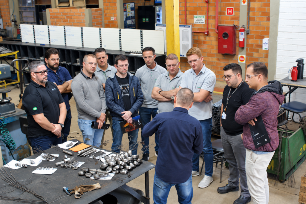 Análise de ferramentas e componentes durante o Encontro Técnico Angra