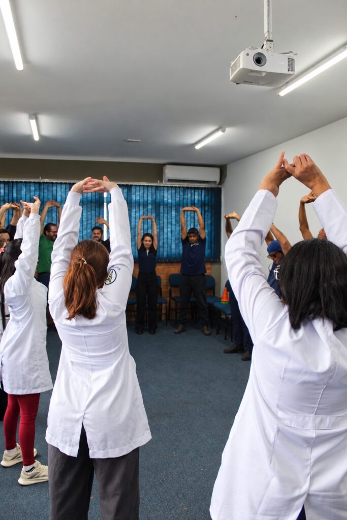 Alongamento laboral com a Unisociesc no último dia da SIPAT 2026
